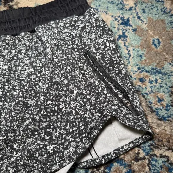 Lululemon Tracker Short 6 - Picture 2 of 6